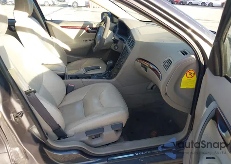 2004 Volvo V70 2.4 from USA, damaged, VIN YV1SW61T242404411